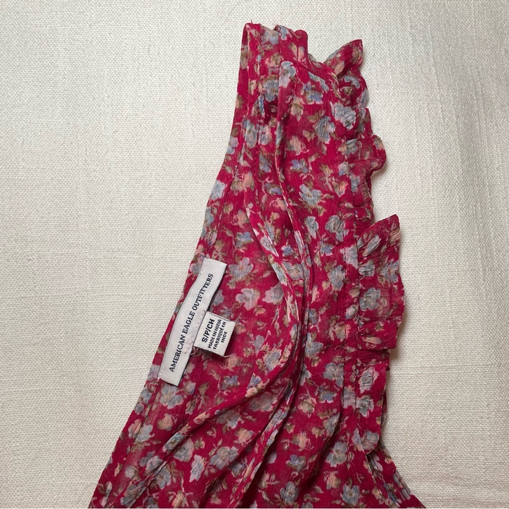 Red V-Neck Ruffle Cropped Tank Top - Picture 9 of 10